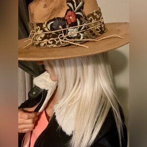 Carmel Color Tapestry Deco Hat OS